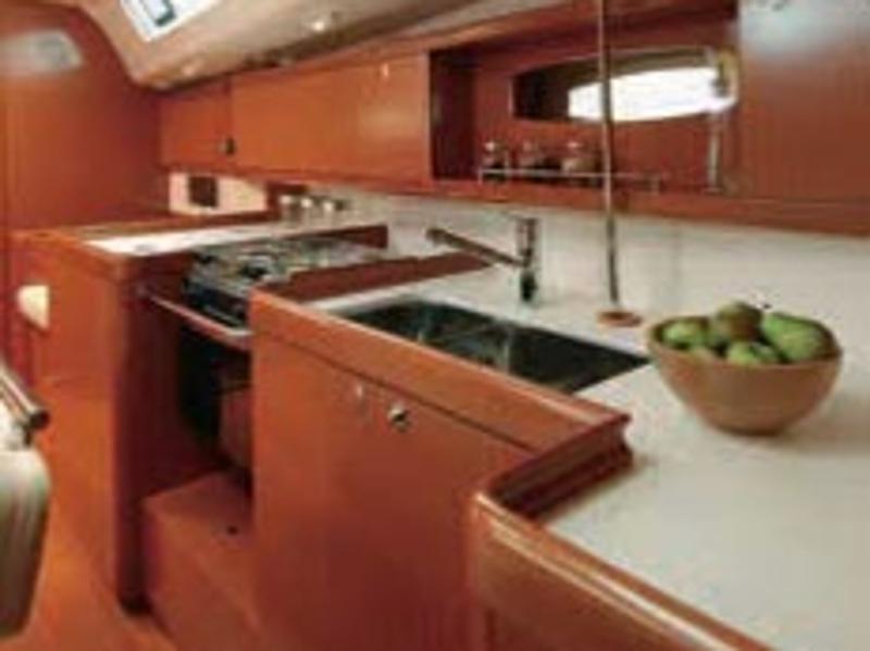 Book yachts online - sailboat - Oceanis 43 - High Five - rent