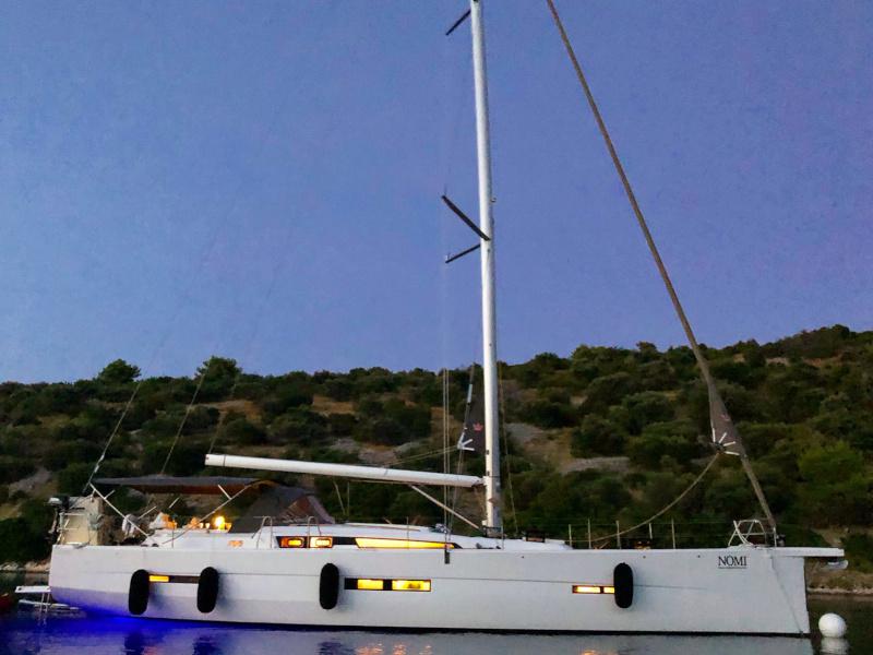 Book yachts online - sailboat - Dufour 56 Exclusive - Nomi fully equipped white hull - rent
