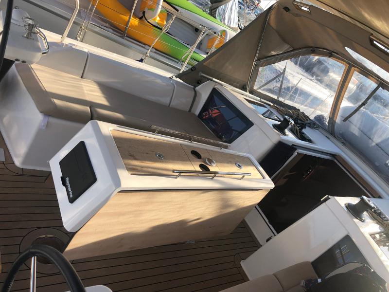 Book yachts online - sailboat - Dufour 390 Grand Large - Emka-fully equipped, white hull - rent