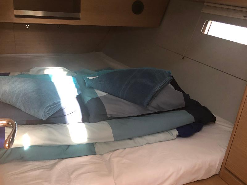 Book yachts online - sailboat - Dufour 390 Grand Large - Emka-fully equipped, white hull - rent