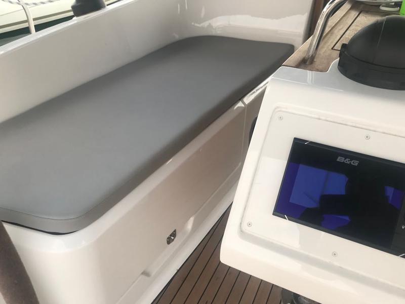 Book yachts online - sailboat - Bavaria Cruiser 37 - Baby Panda AC shore power underwater light - rent
