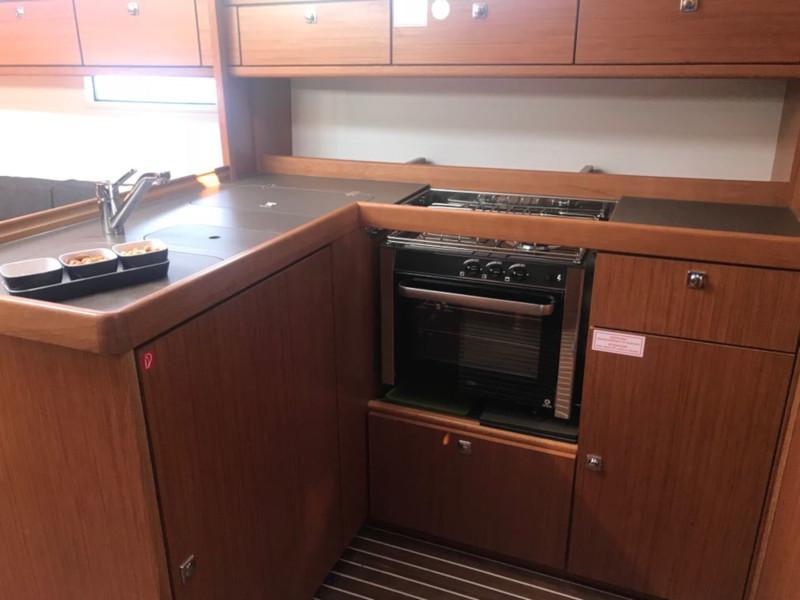Book yachts online - sailboat - Bavaria Cruiser 37 - Baby Panda AC shore power underwater light - rent