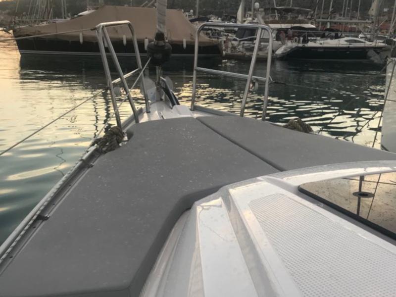 Book yachts online - sailboat - Bavaria Cruiser 37 - Baby Panda AC shore power underwater light - rent