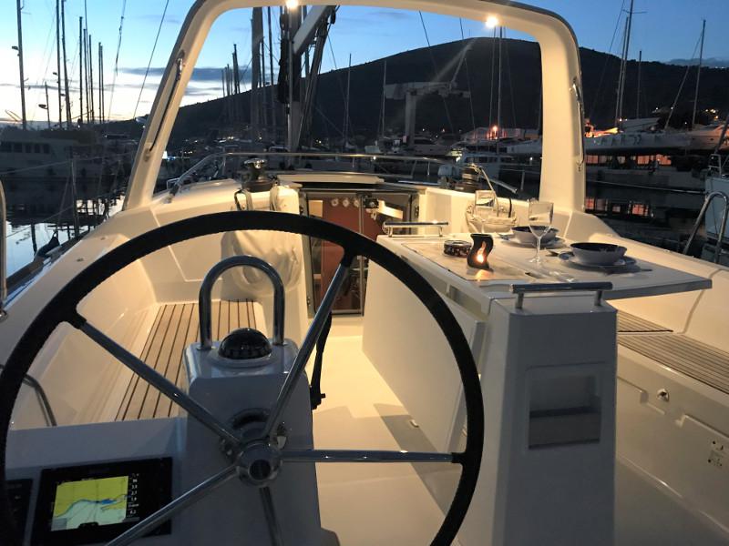 Book yachts online - sailboat - Oceanis 38.1 - Baby Dory AC shore power underwater light blue hull - rent