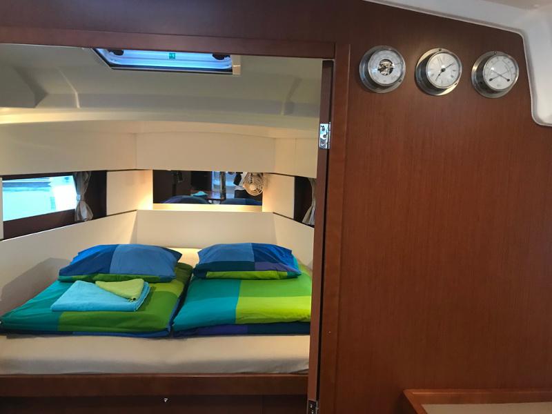 Book yachts online - sailboat - Oceanis 38.1 - Baby Dory AC shore power underwater light blue hull - rent