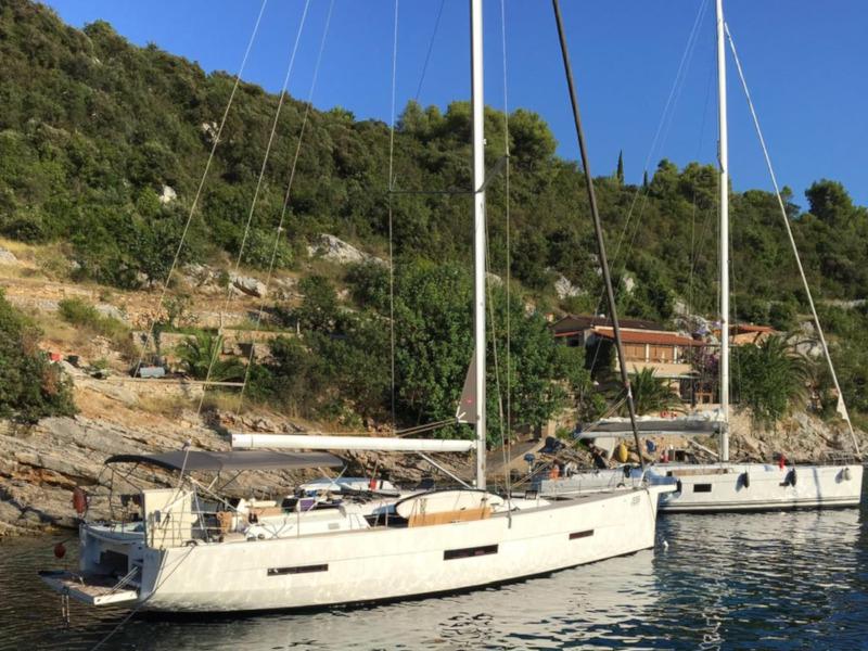 Book yachts online - sailboat - Dufour 56 Exclusive - Jess fully equipped white hull - rent