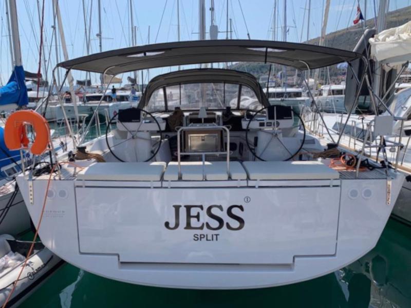 Book yachts online - sailboat - Dufour 56 Exclusive - Jess fully equipped white hull - rent