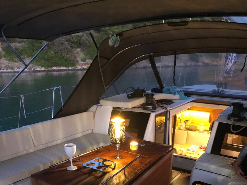Book yachts online - sailboat - Dufour 56 Exclusive - Jess fully equipped white hull - rent