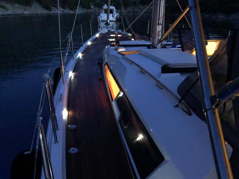 Book yachts online - sailboat - Dufour 56 Exclusive - Jess fully equipped white hull - rent