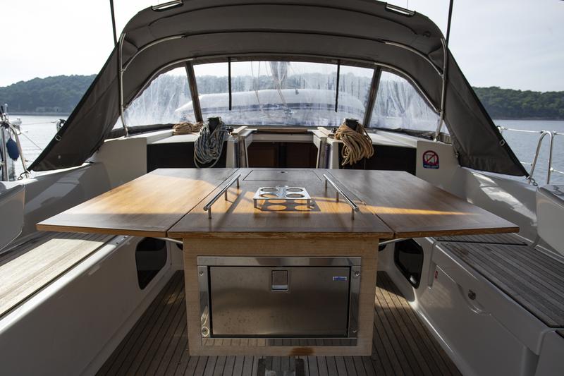 Book yachts online - sailboat - Dufour 520 Grand Large - Nerthag - rent