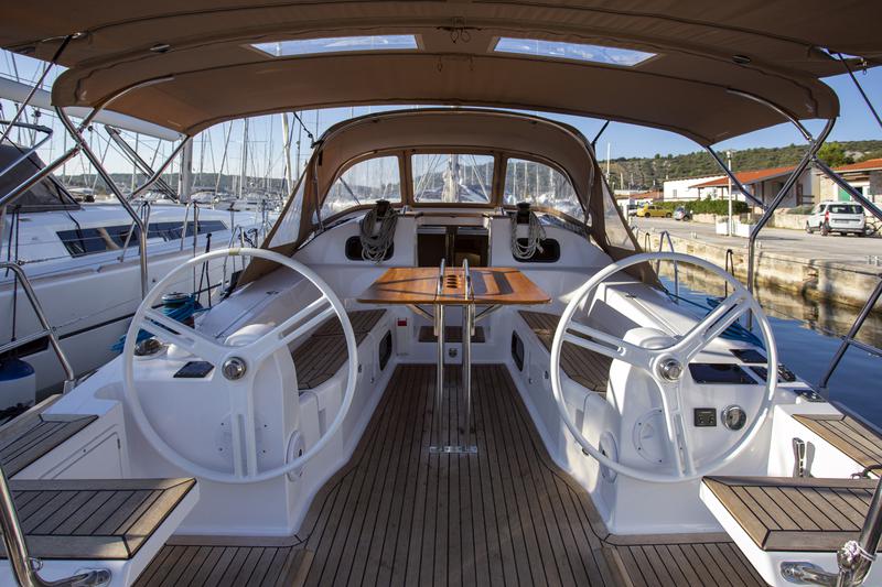 Book yachts online - sailboat - Elan 40 Impression - JANINA - rent