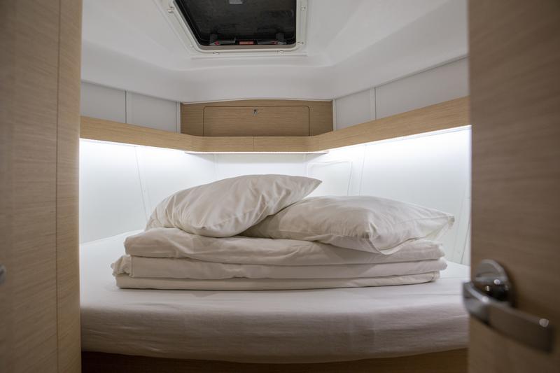 Book yachts online - sailboat - Elan 40 Impression - JANINA - rent