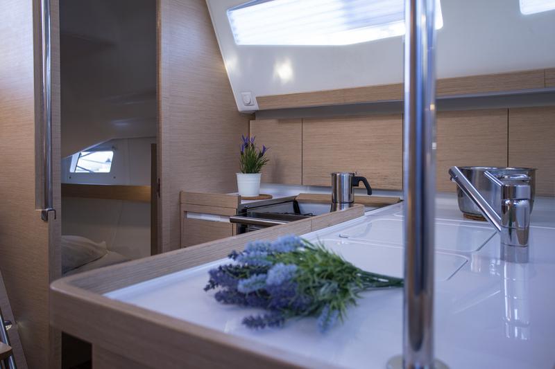 Book yachts online - sailboat - Elan 40 Impression - JANINA - rent