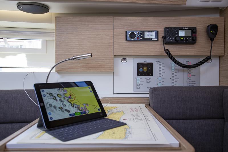 Book yachts online - sailboat - Elan 40 Impression - JANINA - rent