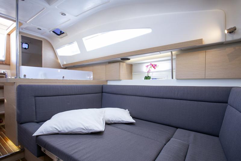 Book yachts online - sailboat - Elan 40 Impression - JANINA - rent