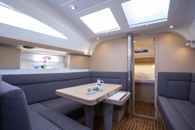 Book yachts online - sailboat - Elan 40 Impression - JANINA - rent