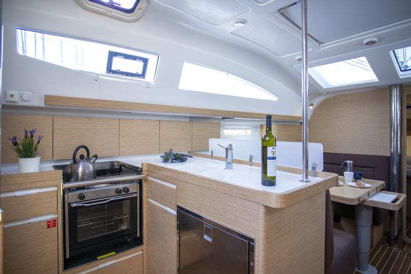 Book yachts online - sailboat - Elan 40 Impression - Silente - rent