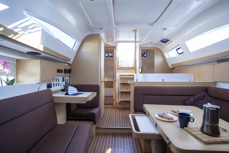 Book yachts online - sailboat - Elan 40 Impression - Silente - rent