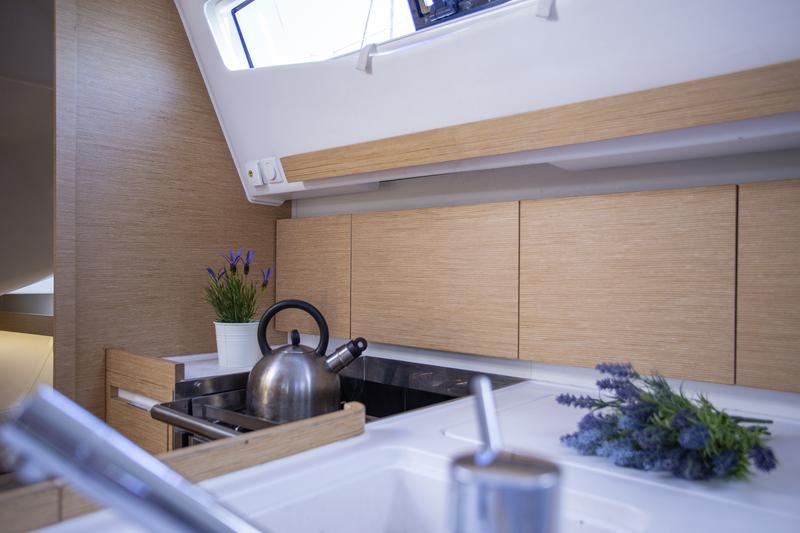Book yachts online - sailboat - Elan 40 Impression - Silente - rent