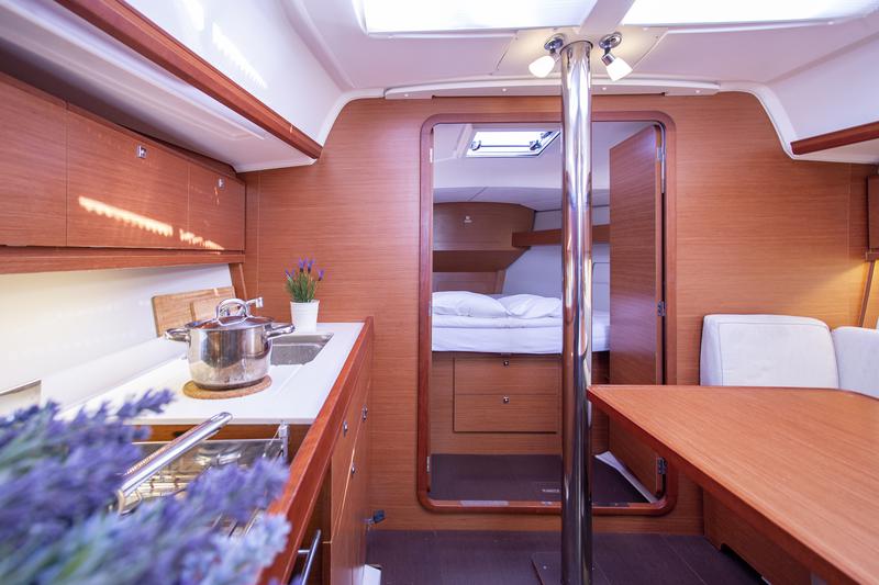 Book yachts online - sailboat - Dufour 382 GL - Niké - rent