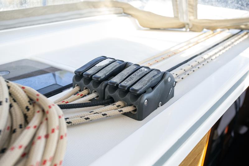 Book yachts online - sailboat - Dufour 382 GL - Niké - rent
