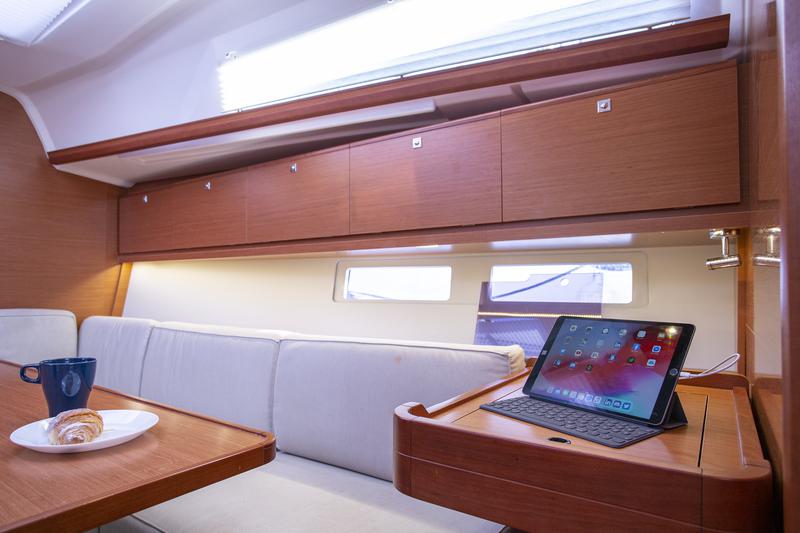 Book yachts online - sailboat - Dufour 382 GL - Niké - rent