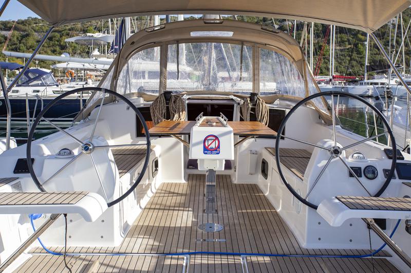 Book yachts online - sailboat - Dufour 382 GL - Niké - rent