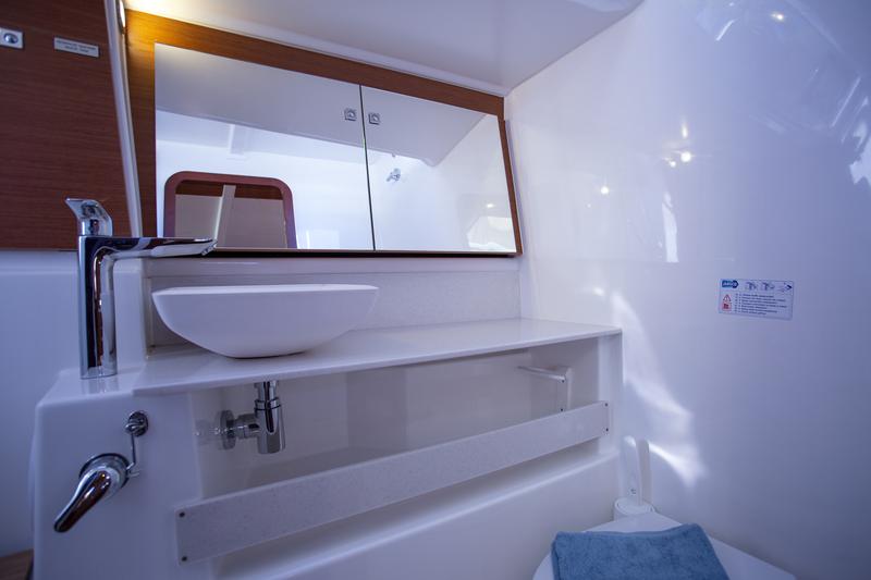 Book yachts online - sailboat - Dufour 430 Grand Large - Lana V - rent