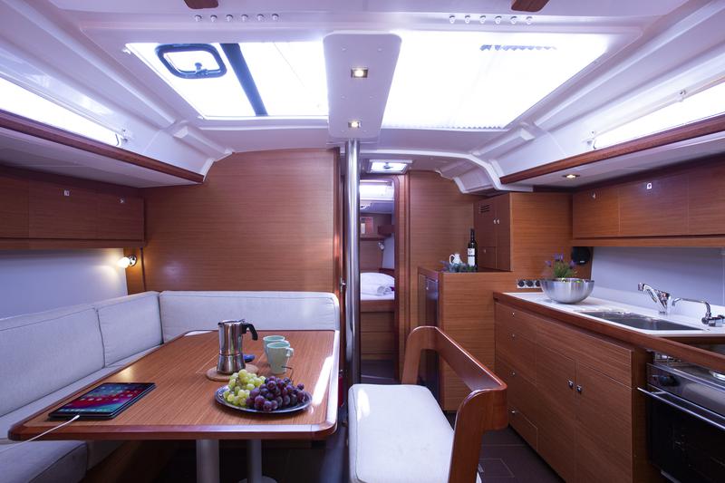 Book yachts online - sailboat - Dufour 430 Grand Large - Lana V - rent