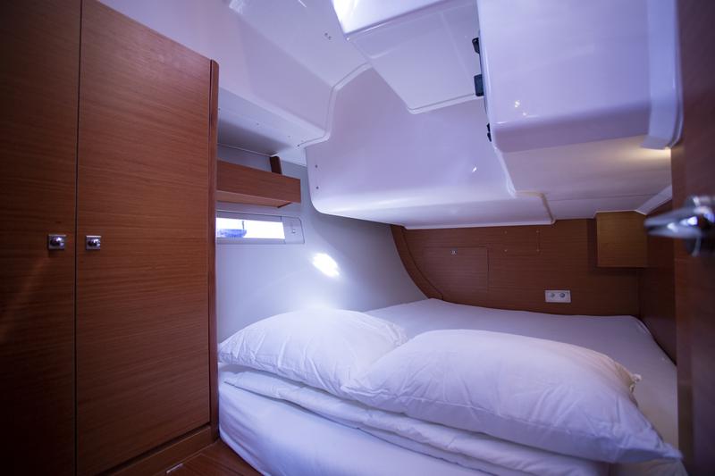 Book yachts online - sailboat - Dufour 412 Grand large - Skyra - rent