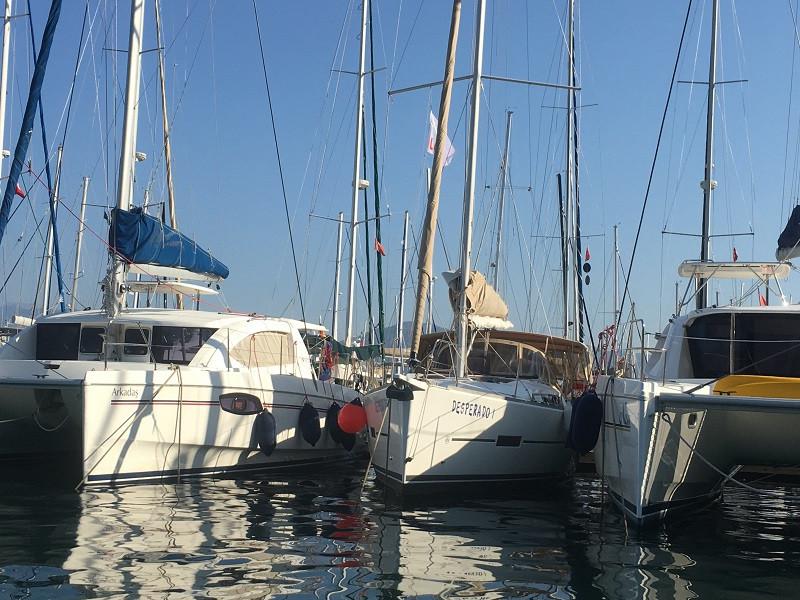 Book yachts online - sailboat - Dufour 382 Grand Large - Desperado - rent