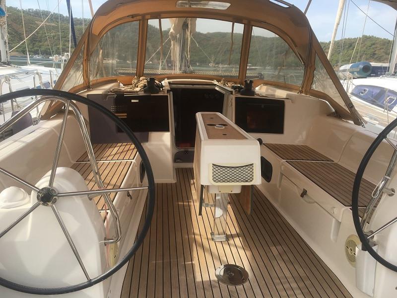 Book yachts online - sailboat - Dufour 382 Grand Large - Desperado - rent