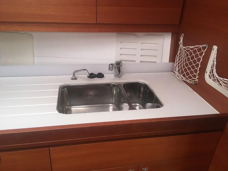 Book yachts online - sailboat - Dufour 382 Grand Large - Desperado - rent