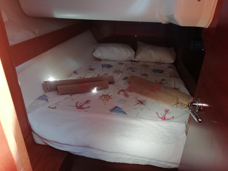 Book yachts online - sailboat - Dufour 382 Grand Large - Desperado - rent