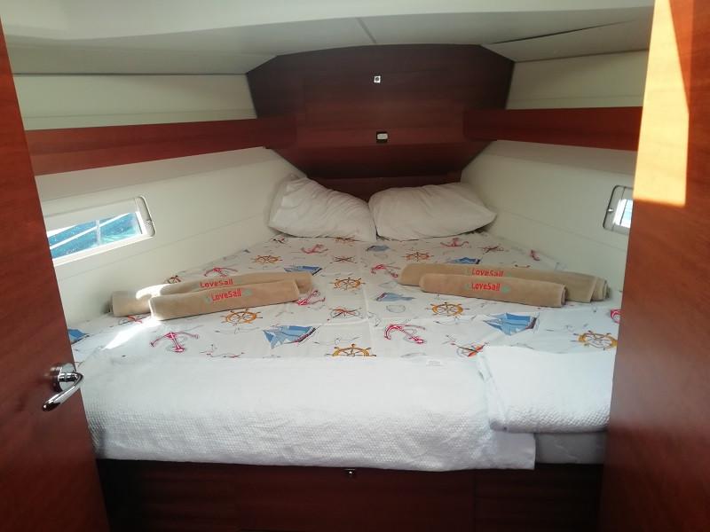 Book yachts online - sailboat - Dufour 382 Grand Large - Desperado - rent