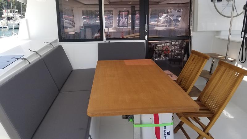 Book yachts online - catamaran - Lucia 40 - Hola - rent