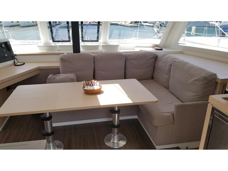 Book yachts online - catamaran - Lucia 40 - Hola - rent