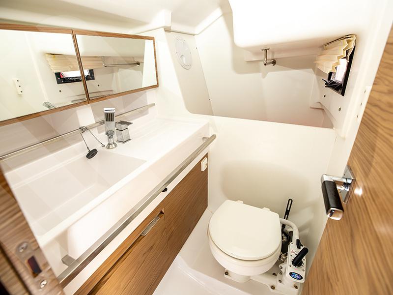 Book yachts online - sailboat - Elan S3 - Kind of Blue - rent