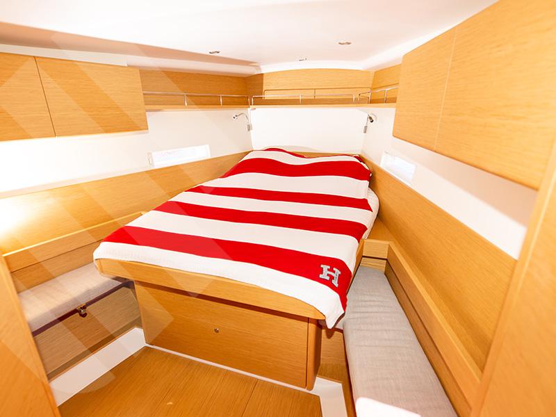 Book yachts online - sailboat - Grand Soleil 43 - Jabadao - rent