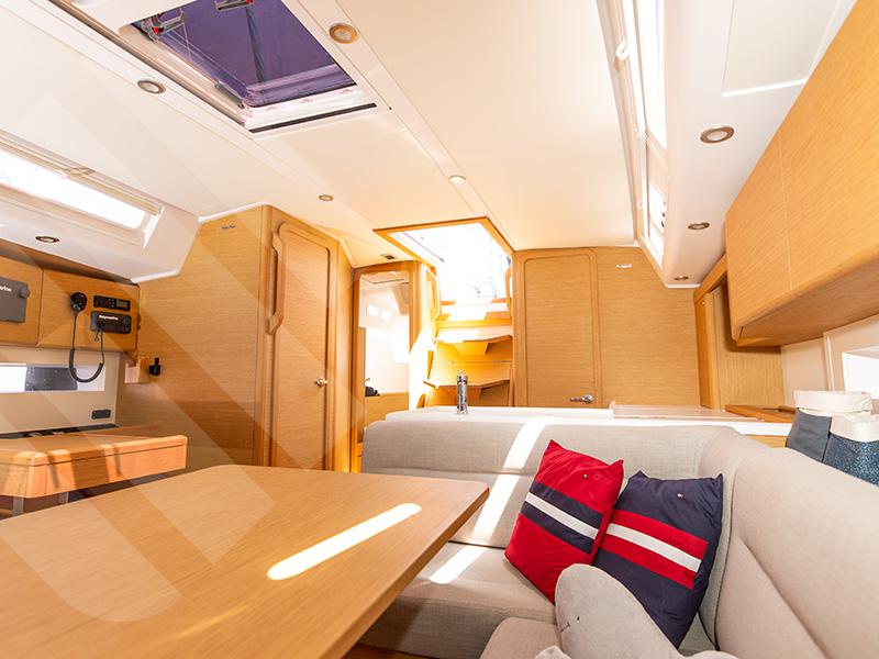 Book yachts online - sailboat - Grand Soleil 43 - Jabadao - rent