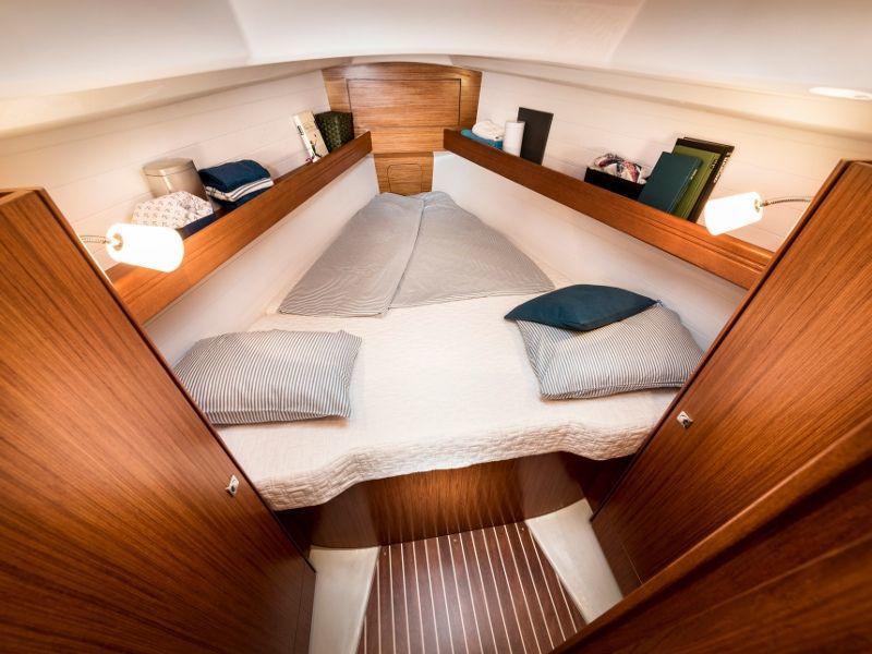 Book yachts online - sailboat - Bavaria 34 Cruiser - Be Happy - rent