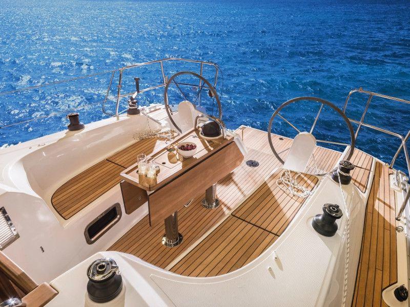 Book yachts online - sailboat - Bavaria 34 Cruiser - Be Happy - rent