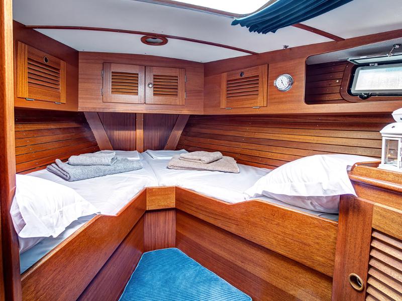 Book yachts online - sailboat - Hallberg-Rassy 49 - Big Blue - rent