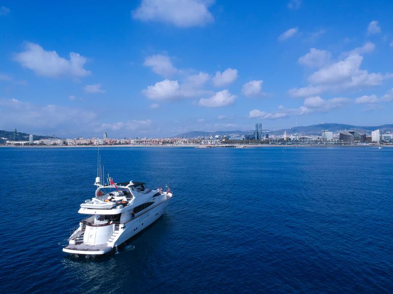 Book yachts online - motorboat - Mochi Craft 85 - Leigh - rent