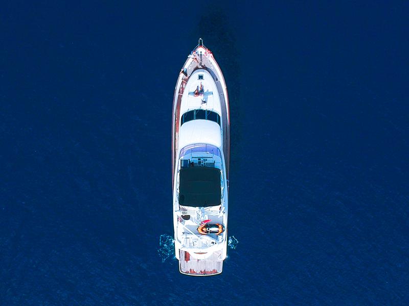 Book yachts online - motorboat - Mochi Craft 85 - Leigh - rent