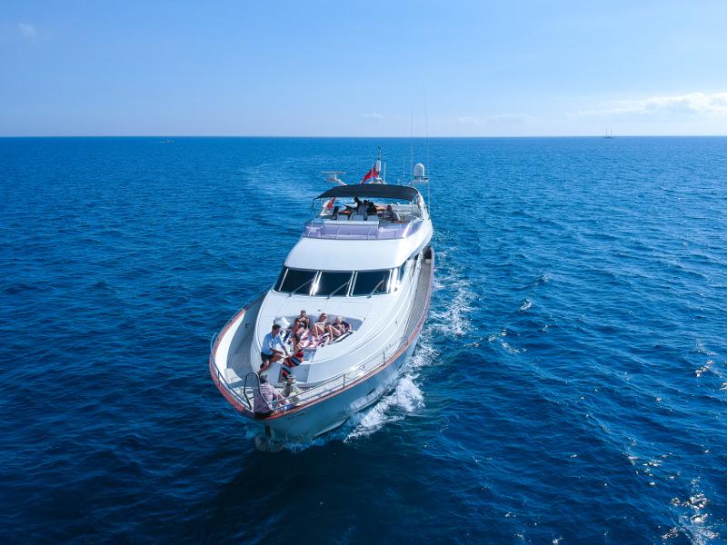 Book yachts online - motorboat - Mochi Craft 85 - Leigh - rent