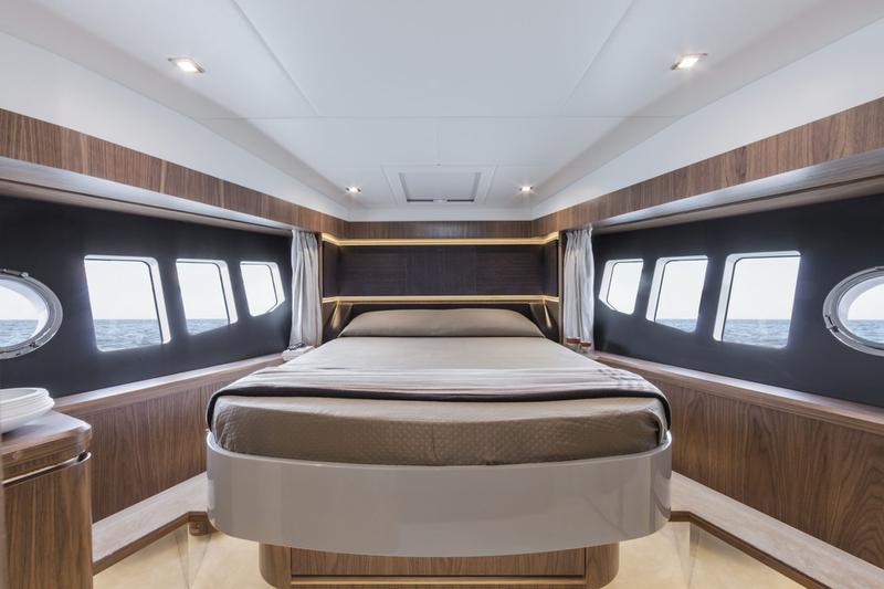 Book yachts online - motorboat - Absolute 52 FLY - Steady Rider - rent
