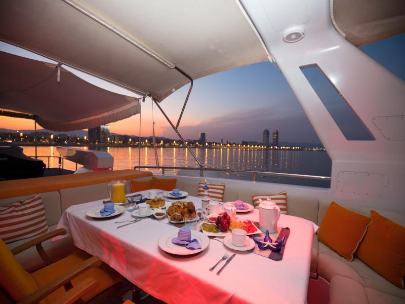 Book yachts online - motorboat - Heesen Yacht - Heartbeat of life - rent