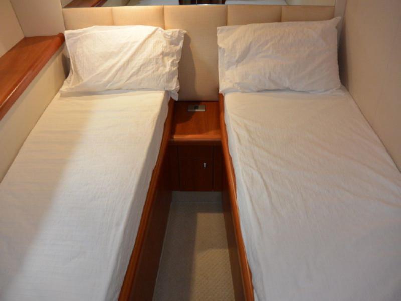 Book yachts online - motorboat - Sunseeker Manhattan 52 - Blue Amber - rent