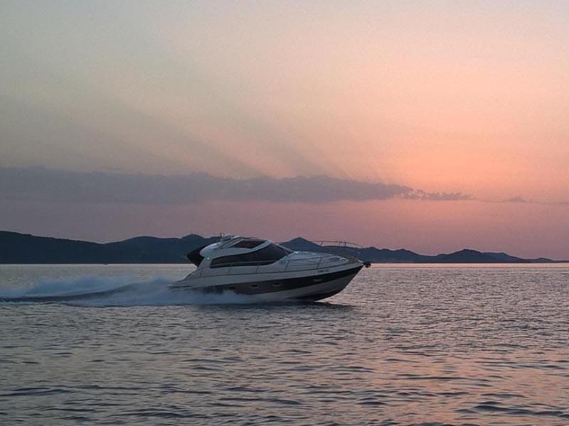 Book yachts online - motorboat - Elan Power 35 - MARTA II - rent